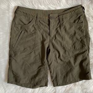 The North Face Women’s size 4 Olive Green 10” Inseam Hiking Shorts Athletic